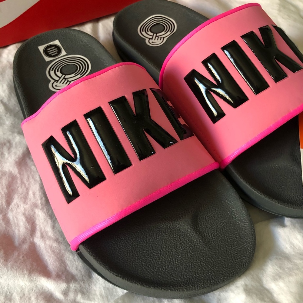 Nike women’s slides